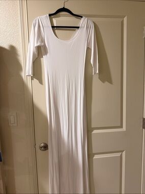 Women's White Long Sleeve Scoop Neck Maxi Dress